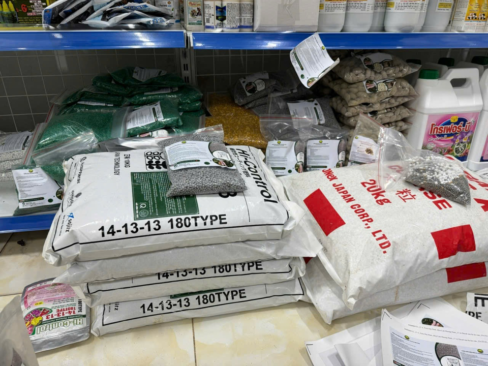 Phân tan chậm thông minh 14-13-13 TE+ Nhật Bản (Túi đóng sẵn 20 bịch)-duoc-ban-tai-THƯỞNG LÃM PHONG LAN VIỆT NAM