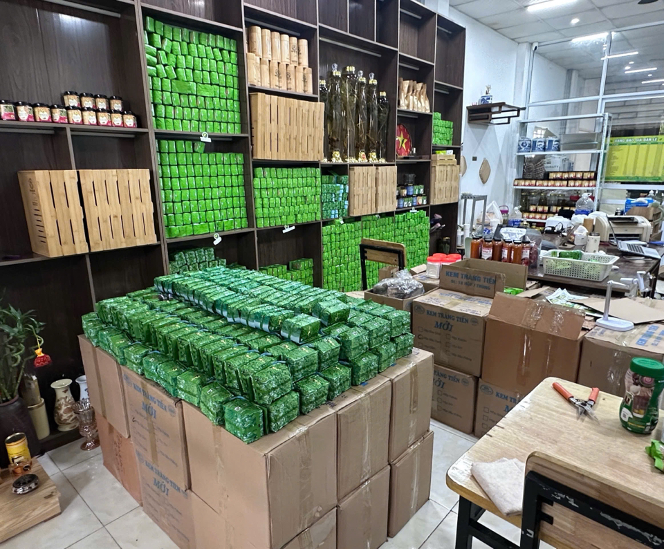 Trà Tân Cương Tấm Đinh - Thượng hạng - Quy cách 200g-duoc-ban-tai-THƯỞNG LÃM PHONG LAN VIỆT NAM