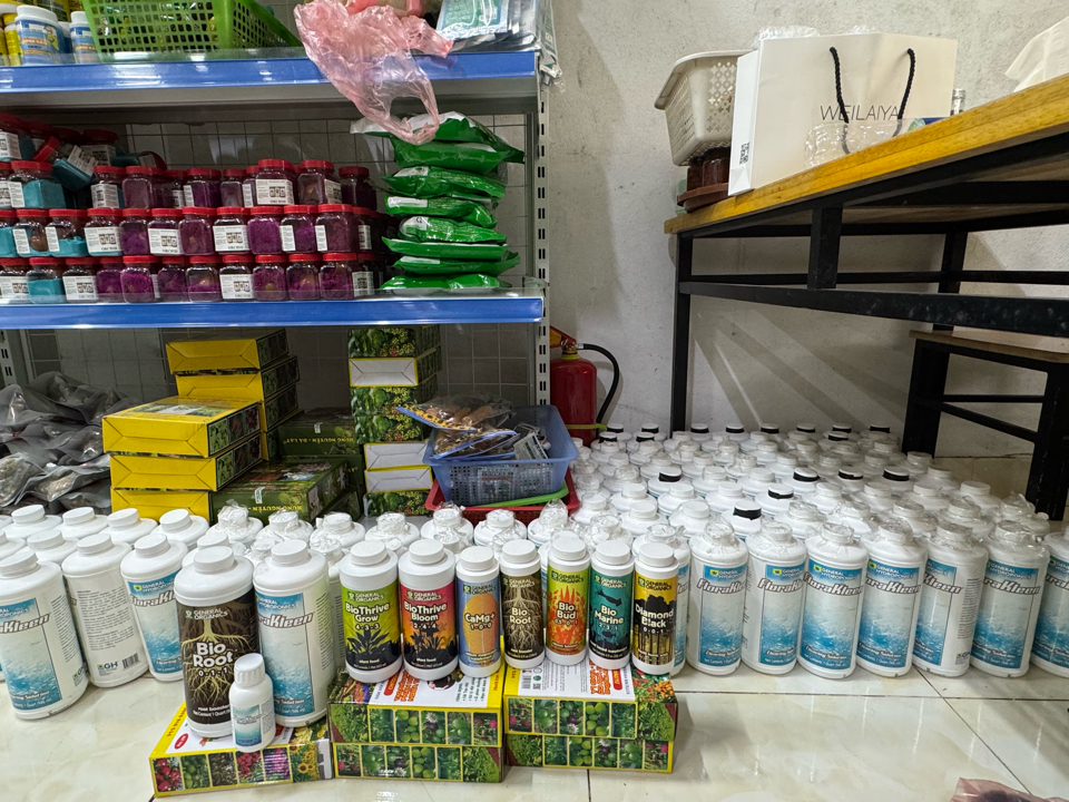 Dung dịch cây trồng FloraKleen 100ml - xử lý dư lượng phân bón giúp bộ rễ khoẻ mạnh-duoc-ban-tai-THƯỞNG LÃM PHONG LAN VIỆT NAM