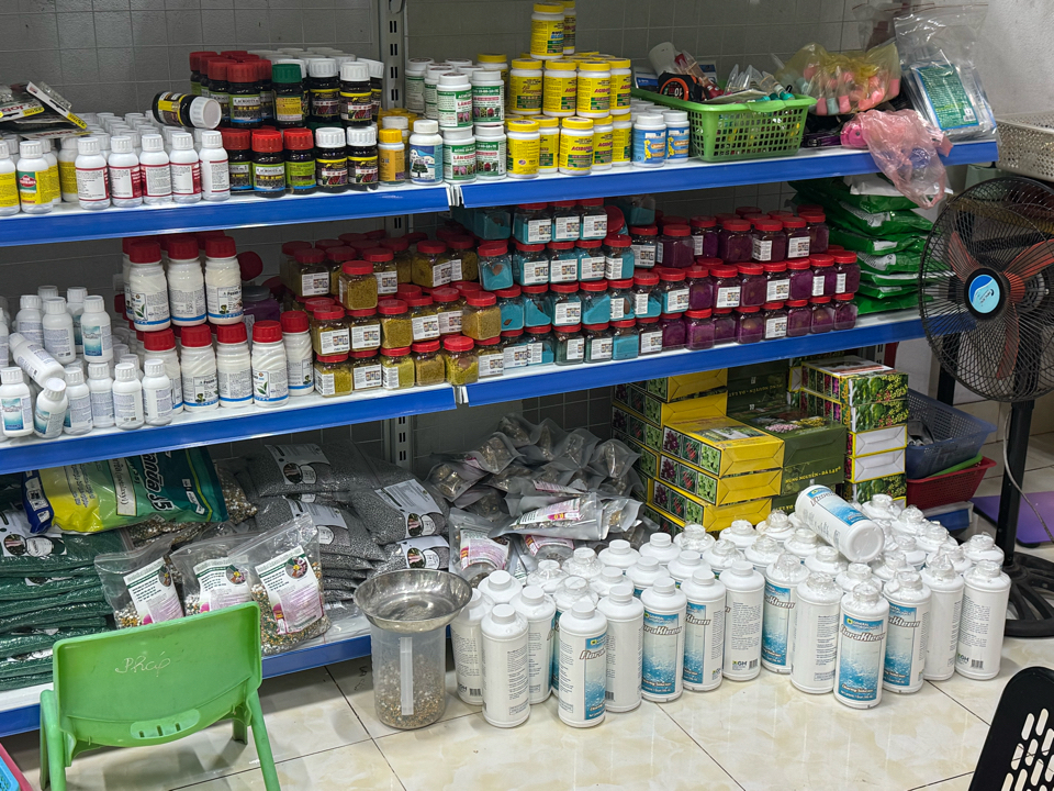 Dung dịch cây trồng FloraKleen 946ml - Xử lý dư lượng phân bón giúp bộ rễ khoẻ mạnh-duoc-ban-tai-THƯỞNG LÃM PHONG LAN VIỆT NAM