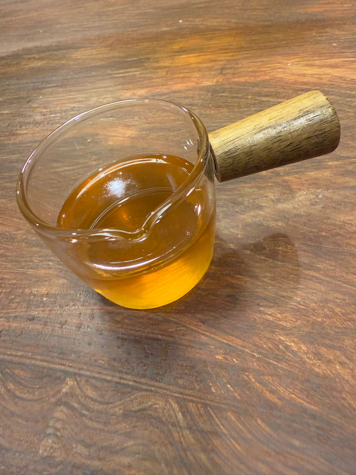 Mật Ong-duoc-ban-tai-Lộc Hòa Trà Quán