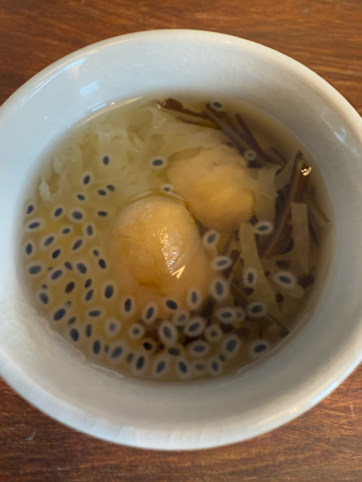 Chè Vân Nhãn-duoc-ban-tai-Lộc Hòa Trà Quán