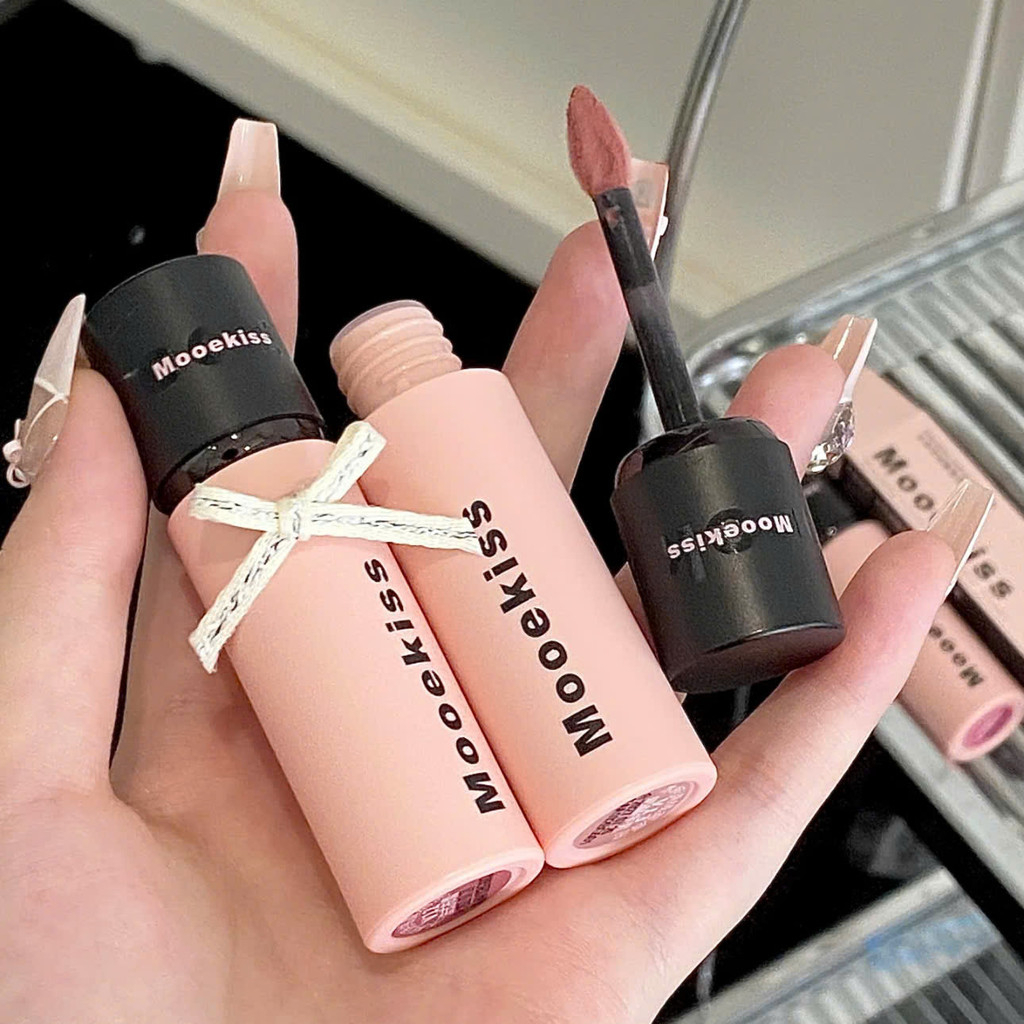 [MOOEKISS] Son kem lì Mooekiss vỏ hồng nắp đen nhung mờ lì 3g-duoc-ban-tai-ENSTORE