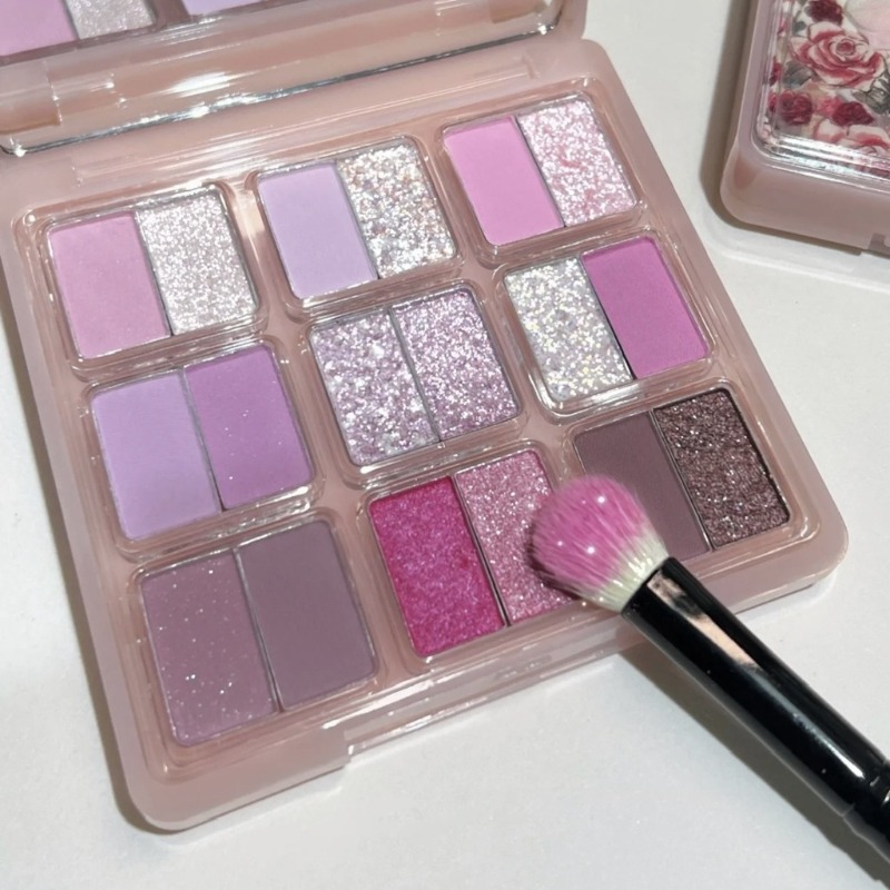 [HOLD LIVE] Bảng phấn mắt 18 ô Hold Live Sweet Garden Bunny HL692-duoc-ban-tai-ENSTORE