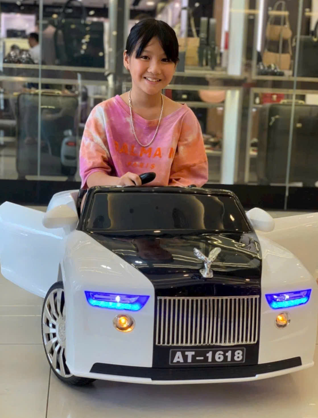 Rolls Royce-duoc-ban-tai-Minshop - Xe điện đồ chơi cho bé