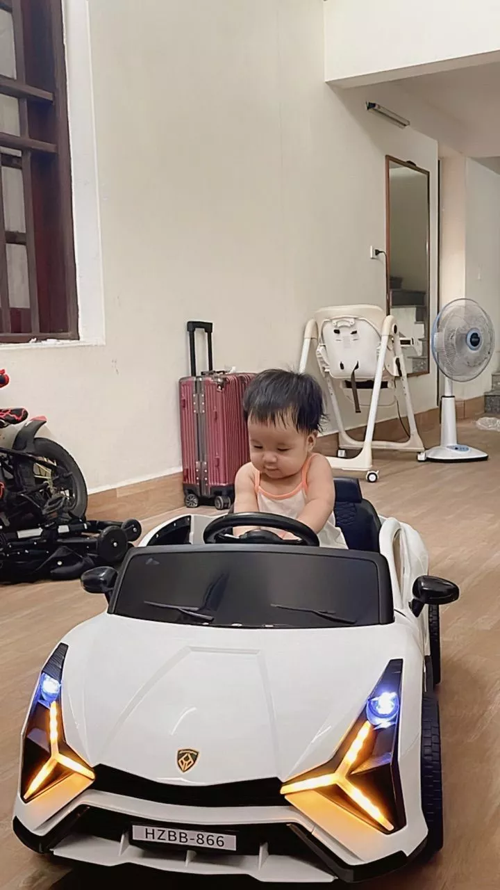 Lamborghini’s Revuelto-duoc-ban-tai-Minshop - Xe điện đồ chơi cho bé