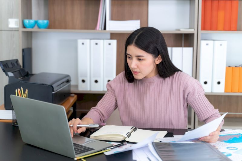 Ghi chép đầy đủ doanh thu và thông báo kịp thời