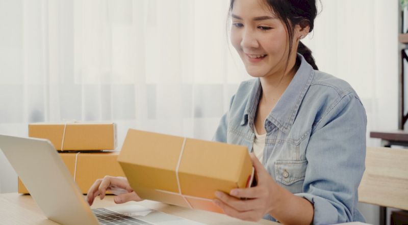 Quy trình ghi sổ kế toán bán hàng giúp ghi nhận đầy đủ doanh thu, giá vốn và công nợ